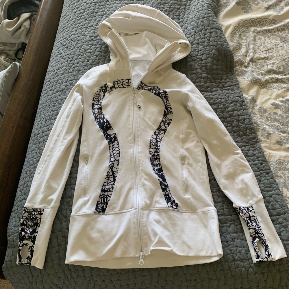 Beautiful Lululemon lightweight jacket